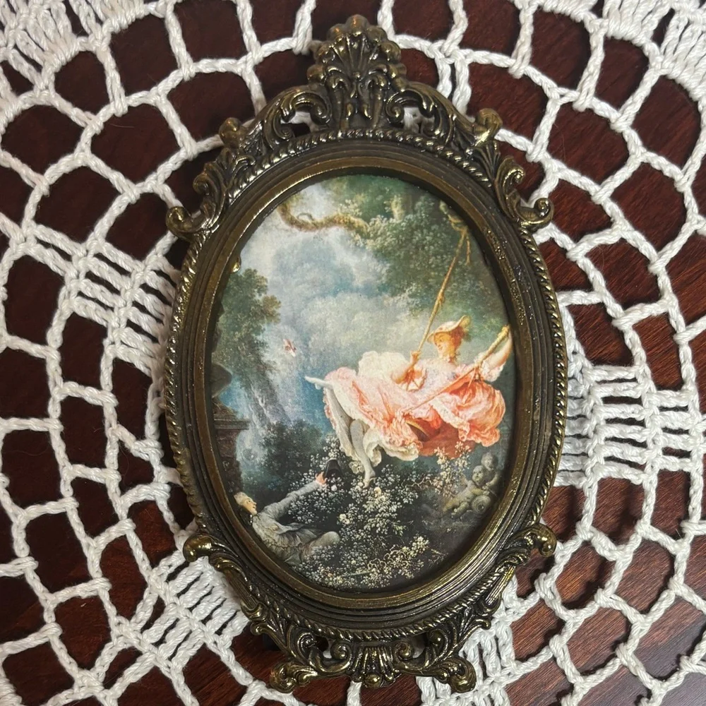 Antique Victorian Photo Frame Ornate Floral Scrolled Gold Brass Vintage Picture